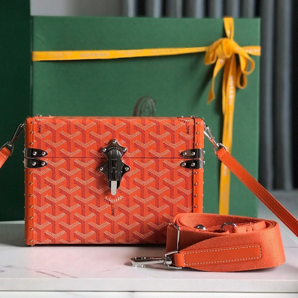 CASSETTE TRUNK BAG 21 IN RED GOYARDINE CANVAS & CLAMECY COWHIDE