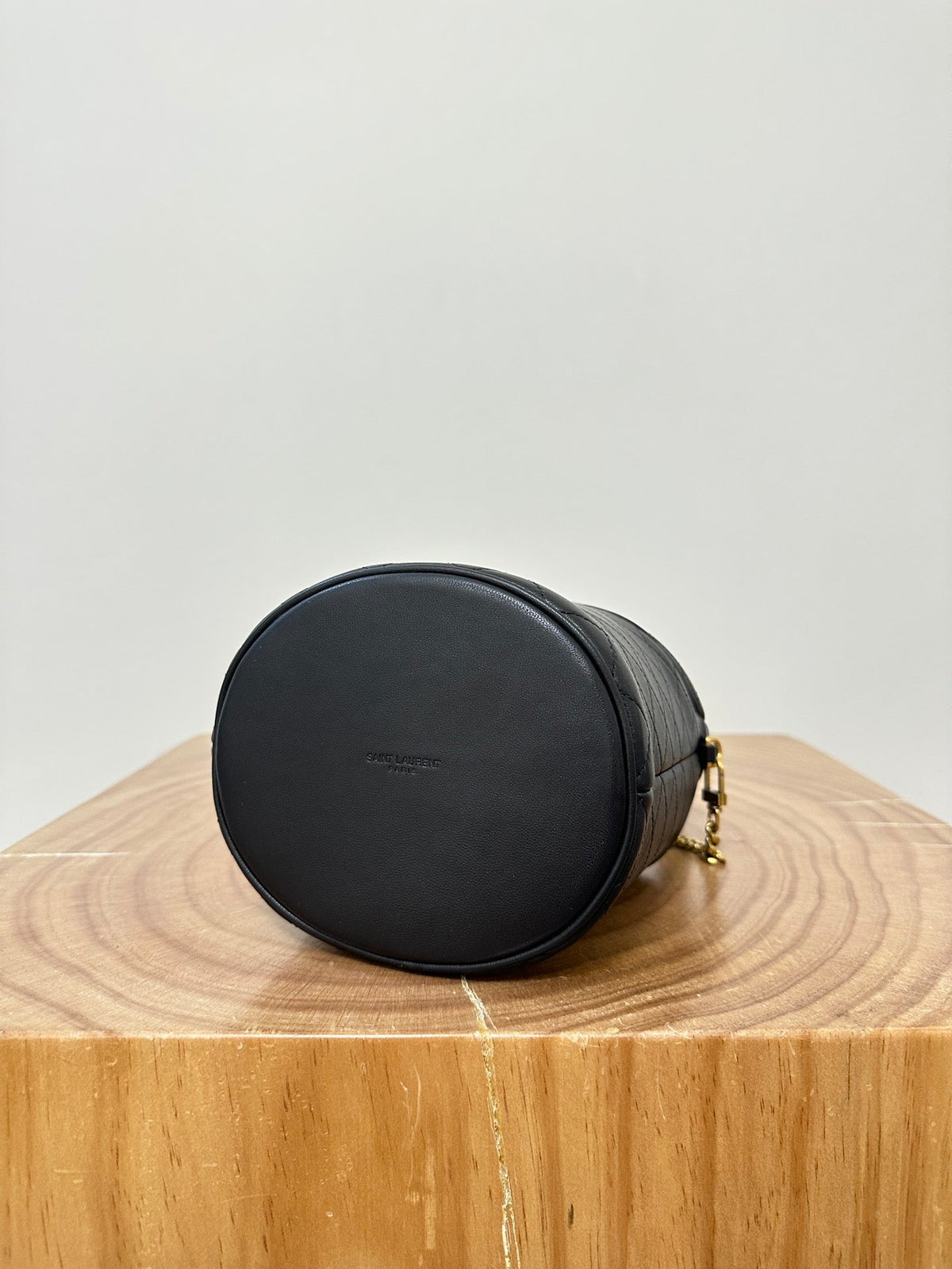 19 FLAP BUCKET BAG BLACK CALFSKIN