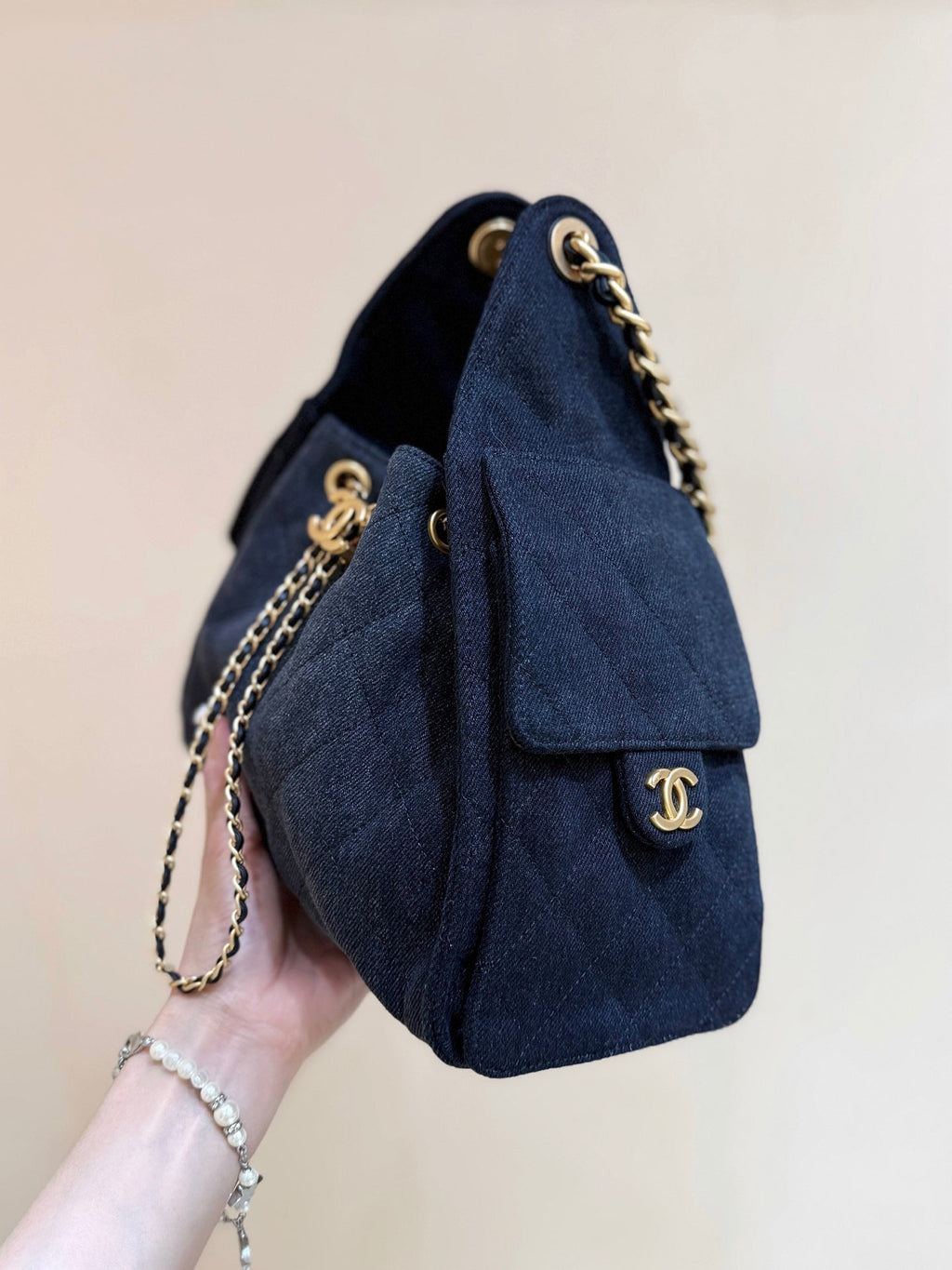 CHANEL 25 HANDBAG 30 IN DARK BLUE DENIM GOLD HARDWARE