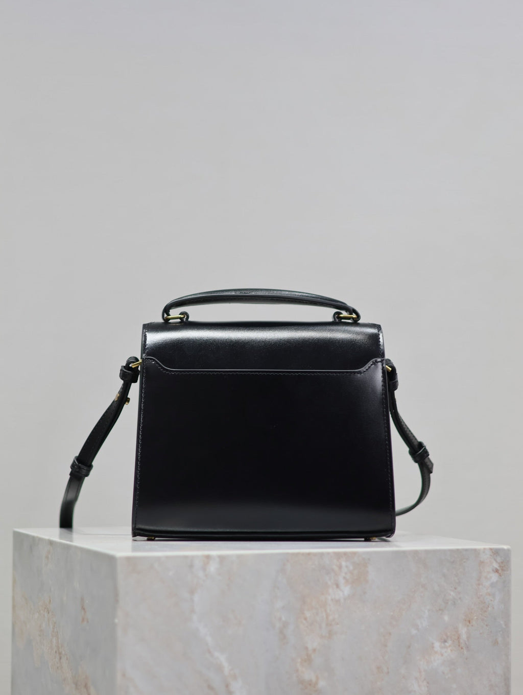 CASSANDRA MINI TOP HANDLE BAG 20 IN BLACK SMOOTH LAMBSKIN GOLD HARDWARE